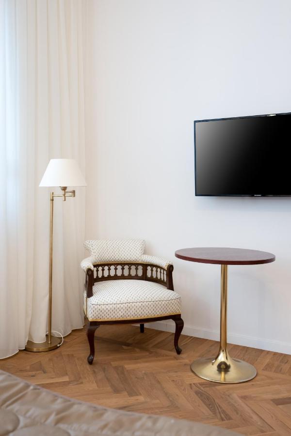 Aparthotel Nobel Boutique Bucarest Esterno foto